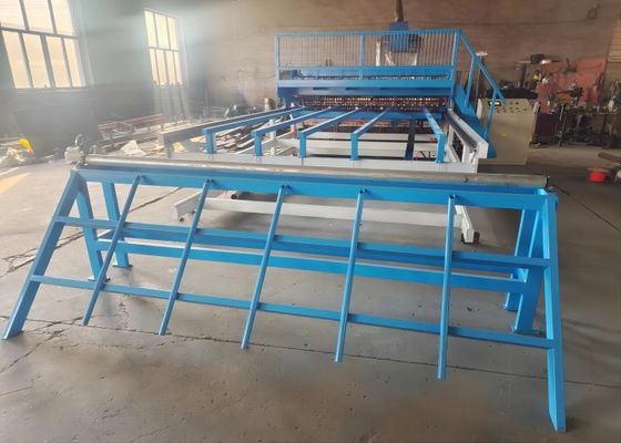 Barrière Wire Mesh Welding Machine 380volt 50HZ de la taille 200*50mm de trou