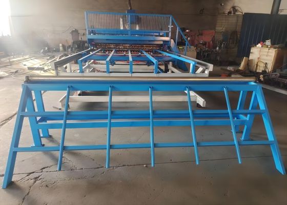 Le moteur 11kw du fil 8mm renforçant le PLC de Mesh Welding Machine a commandé