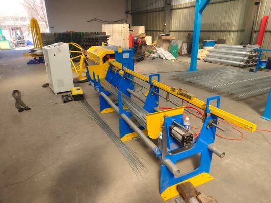 Vitesse de production 130m / min 3-6mm Machine de redressement et de coupe de fil d'acier