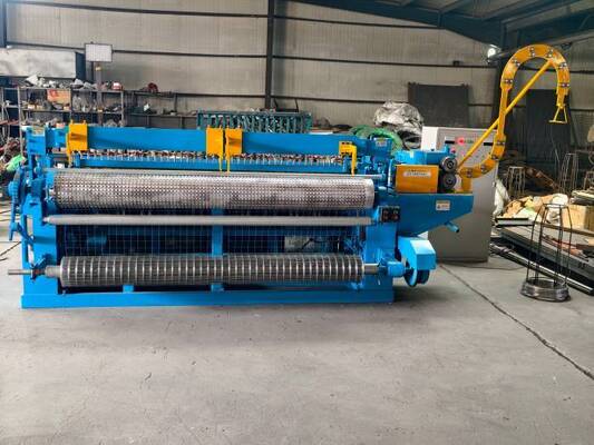 Taille de maille 2 pouces de machine de grillage soudée électrique de la vitesse 120rows/Min de soudure