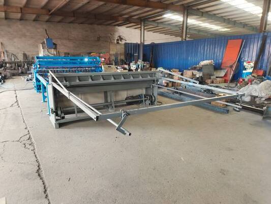 Taille de la maille 100*100 mm Machine de soudage de panneaux de construction en maille PLC